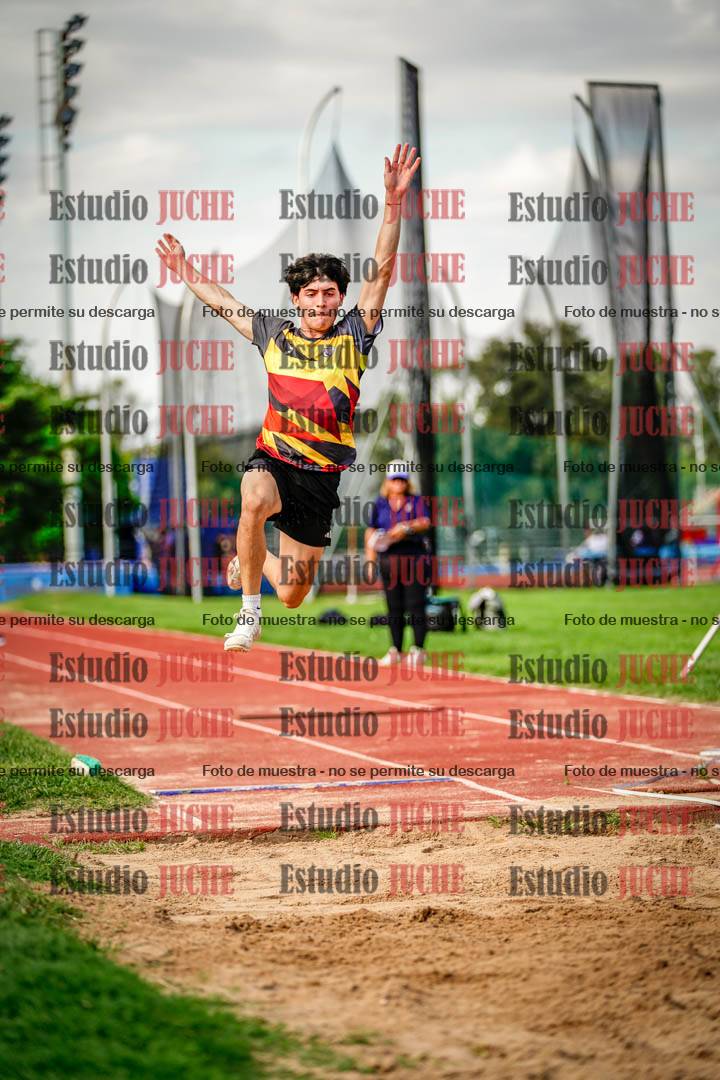 Fotos del salto en largo de varones