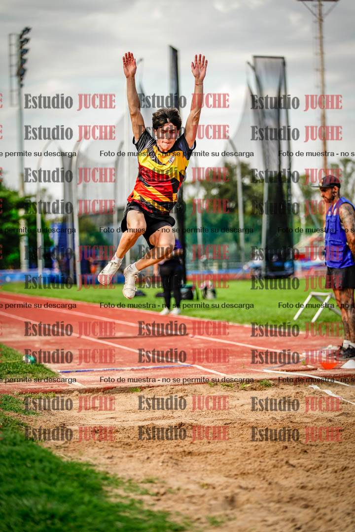 Fotos del salto en largo de varones