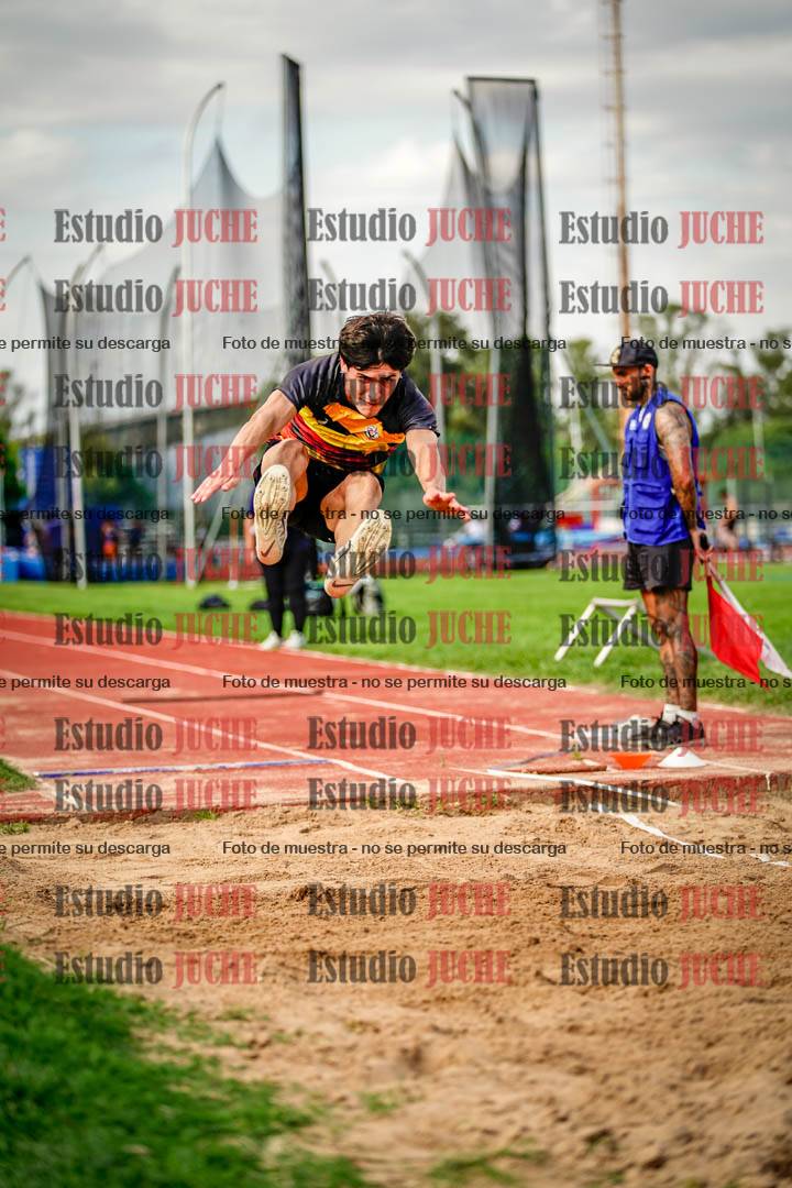 Fotos del salto en largo de varones