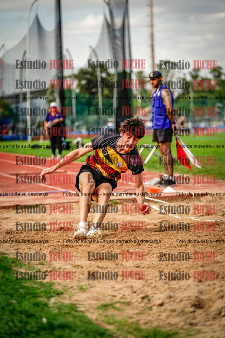 Fotos del salto en largo de varones
