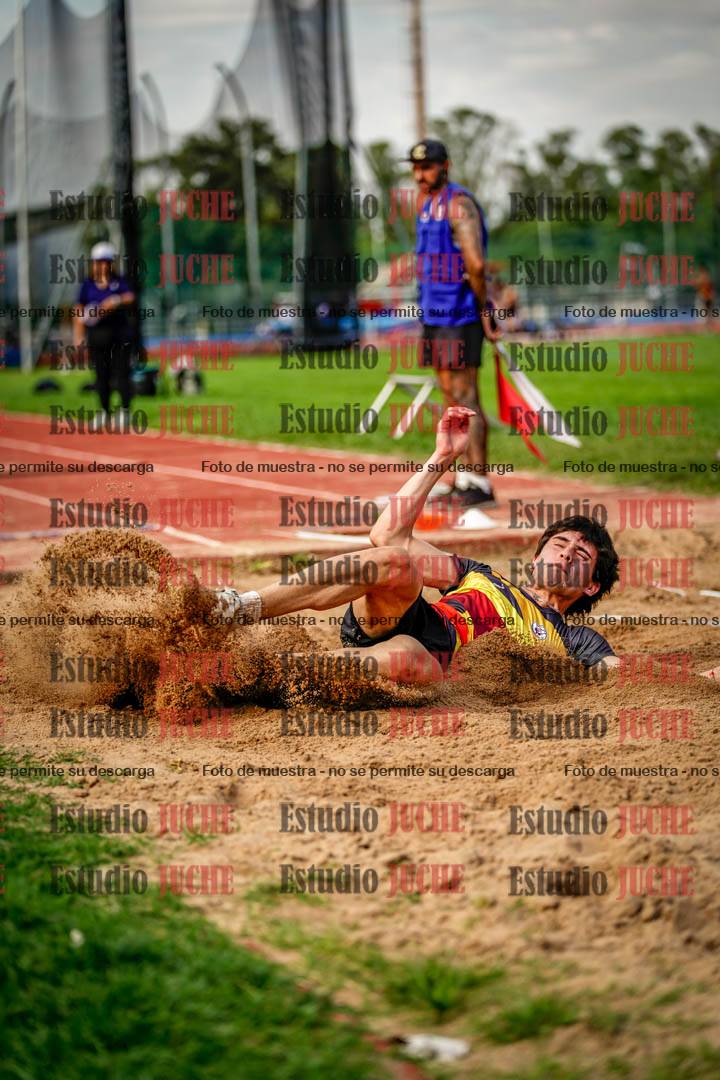 Fotos del salto en largo de varones
