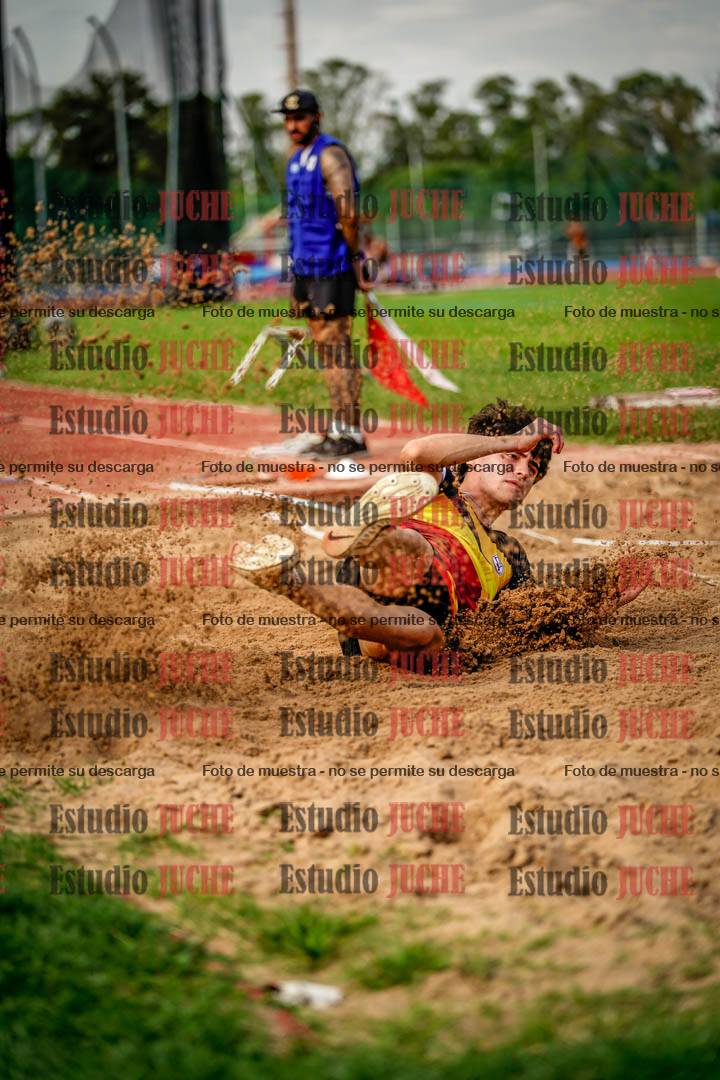 Fotos del salto en largo de varones