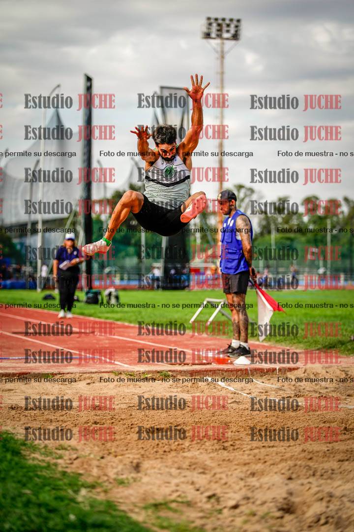 Fotos del salto en largo de varones