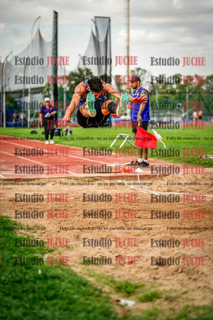 Fotos del salto en largo de varones