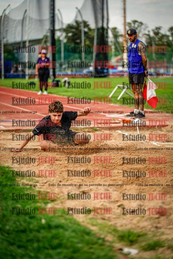 Fotos del salto en largo de varones