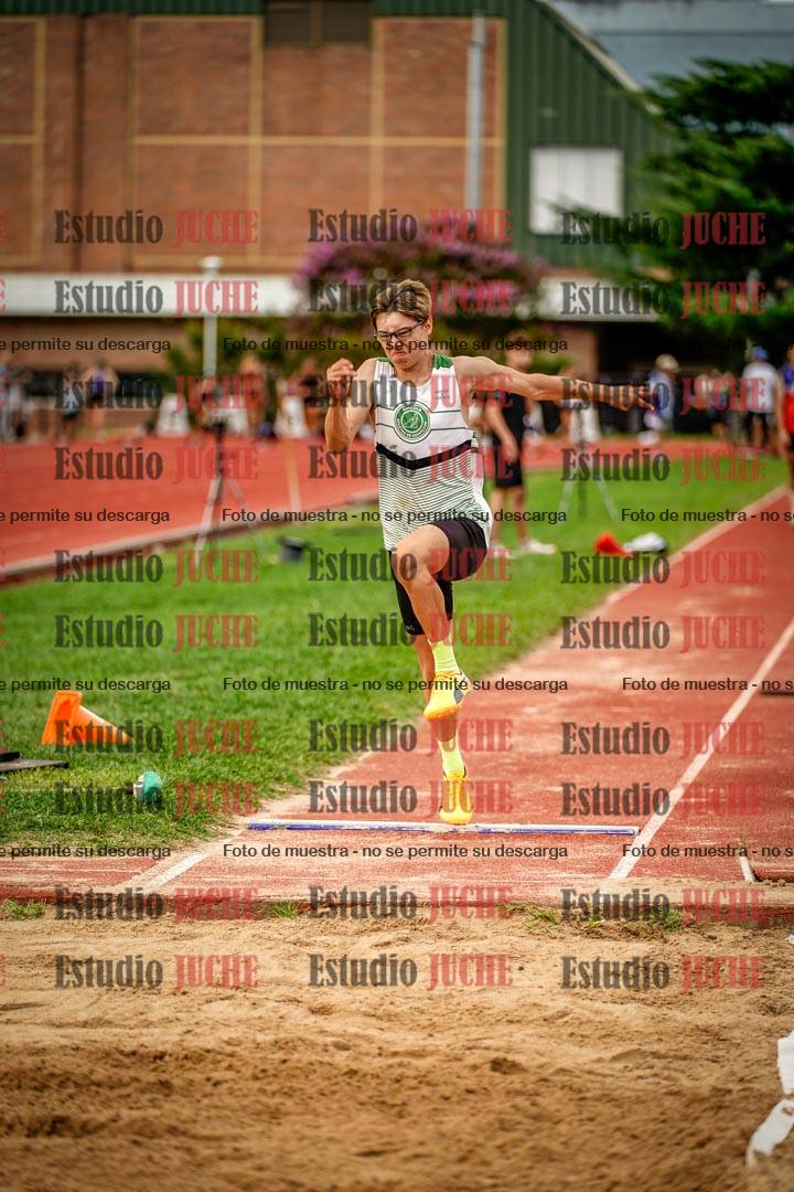 Fotos del salto en largo de varones