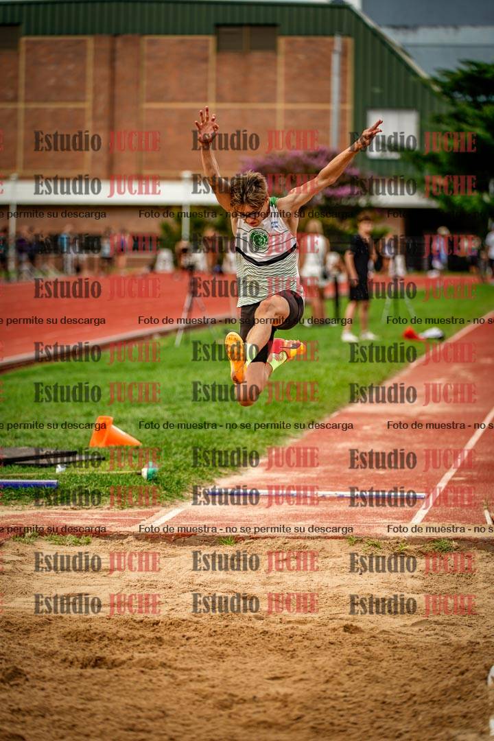 Fotos del salto en largo de varones