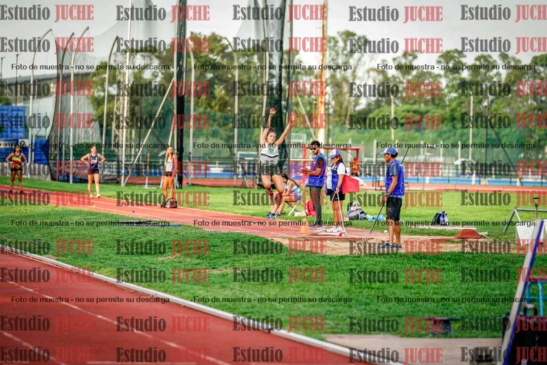 Fotos del salto en largo de mujeres
