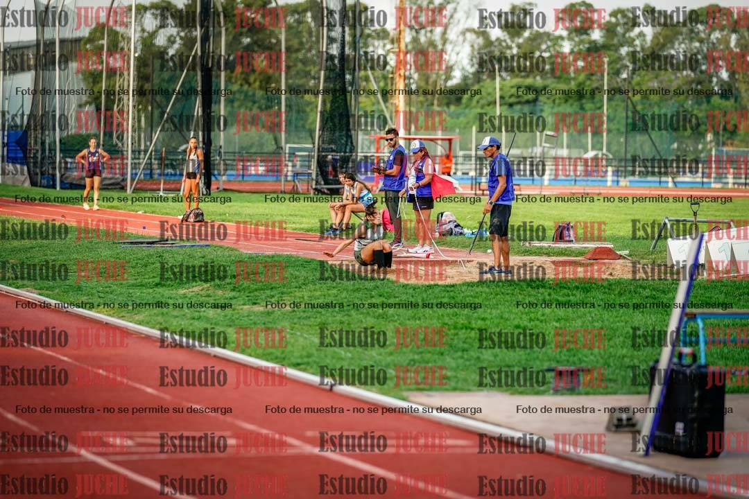 Fotos del salto en largo de mujeres