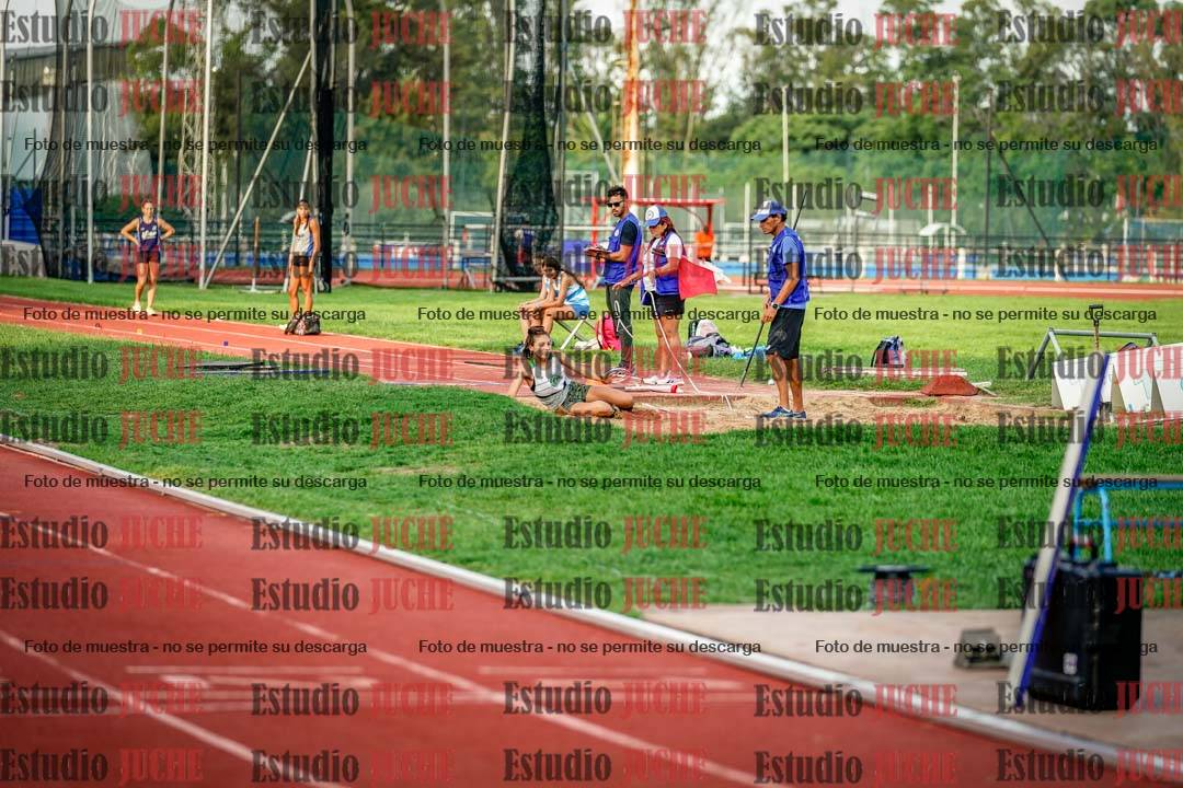 Fotos del salto en largo de mujeres