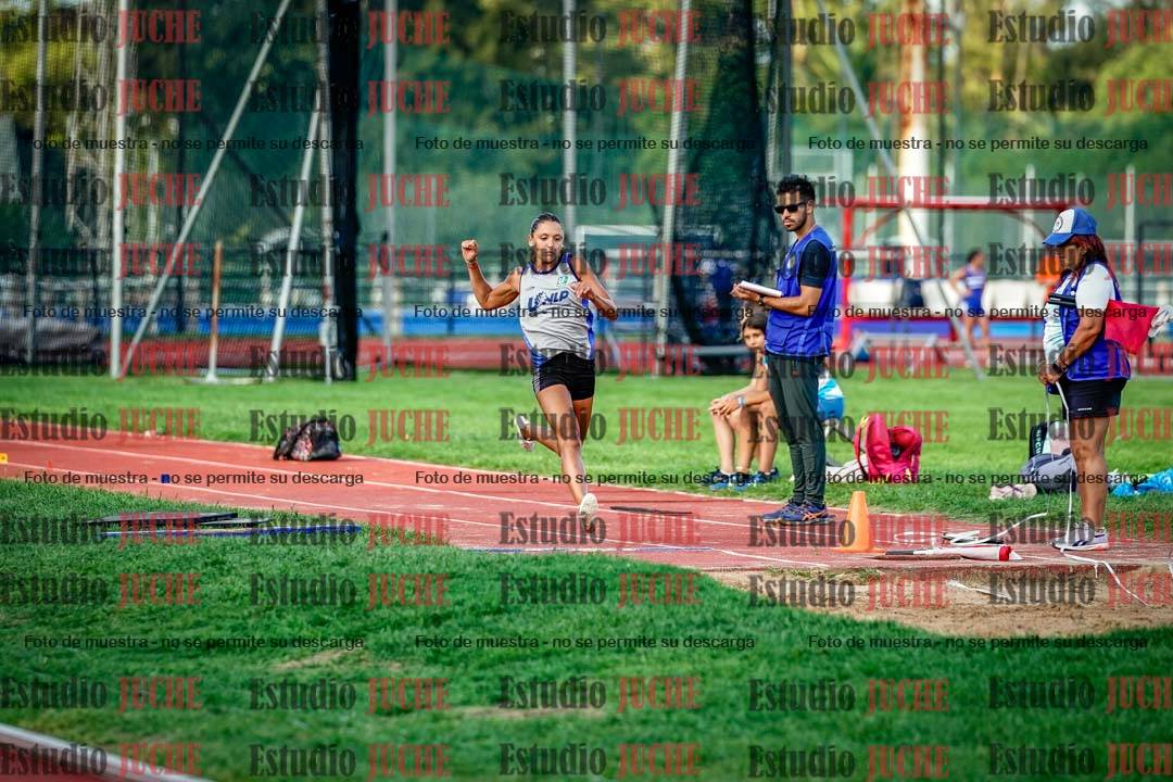 Fotos del salto en largo de mujeres