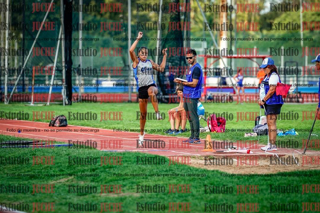 Fotos del salto en largo de mujeres