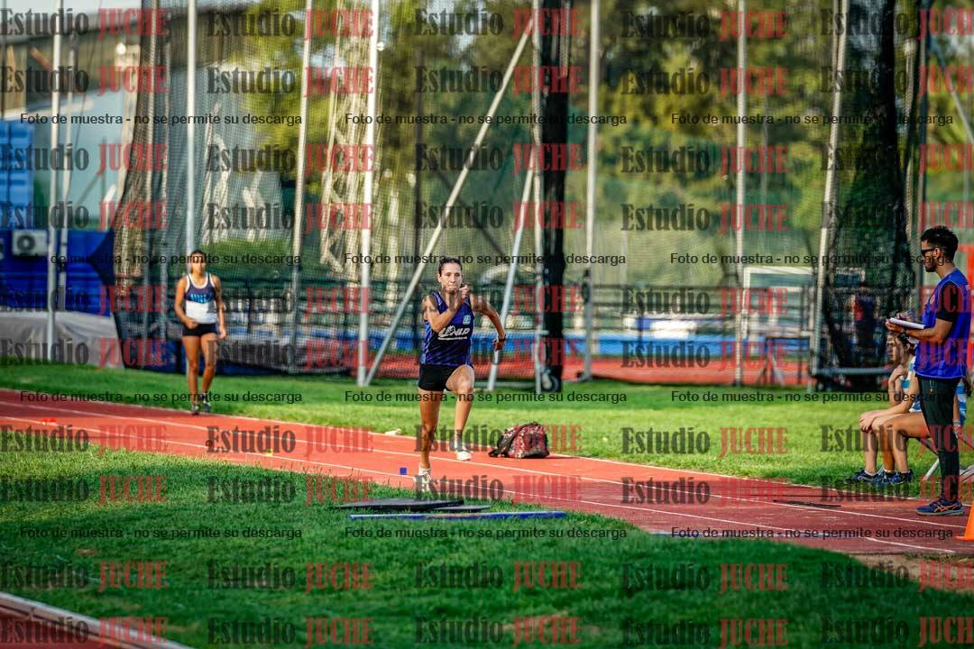 Fotos del salto en largo de mujeres