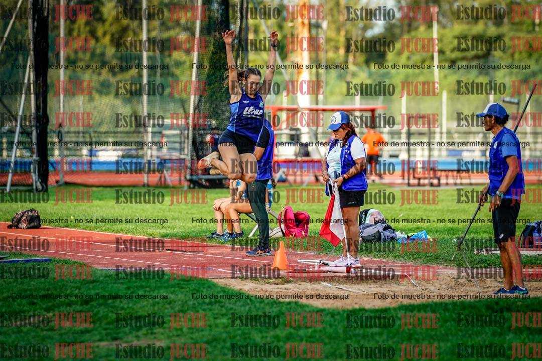 Fotos del salto en largo de mujeres