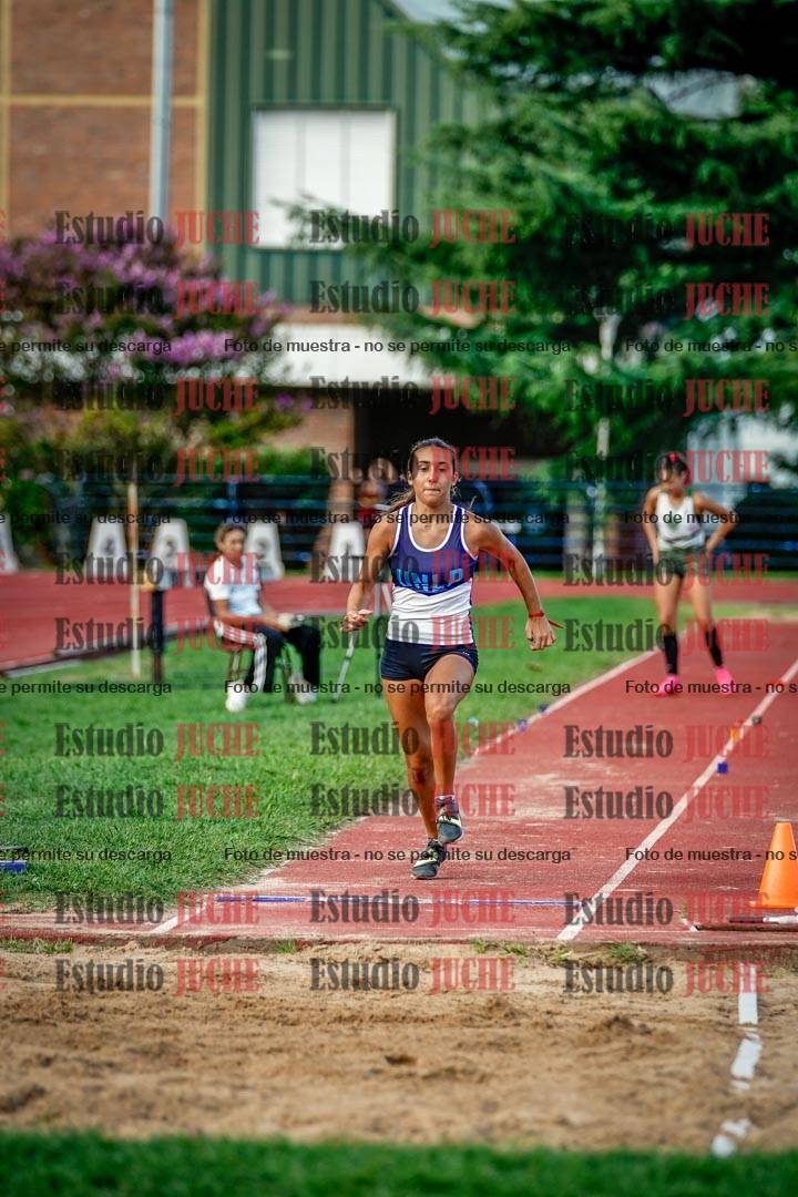 Fotos del salto en largo de mujeres