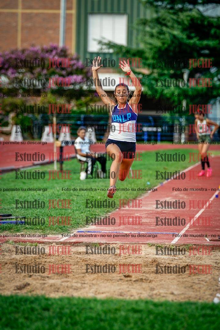 Fotos del salto en largo de mujeres