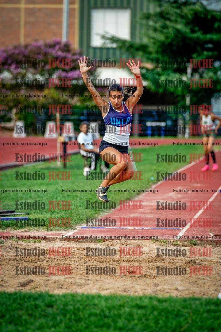 Fotos del salto en largo de mujeres