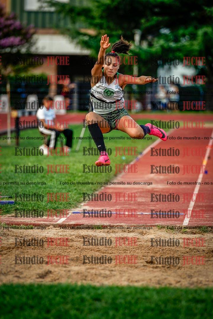 Fotos del salto en largo de mujeres