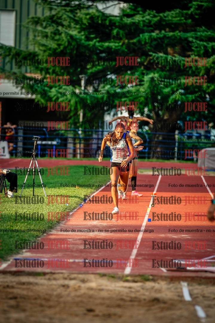 Fotos del salto en largo de mujeres