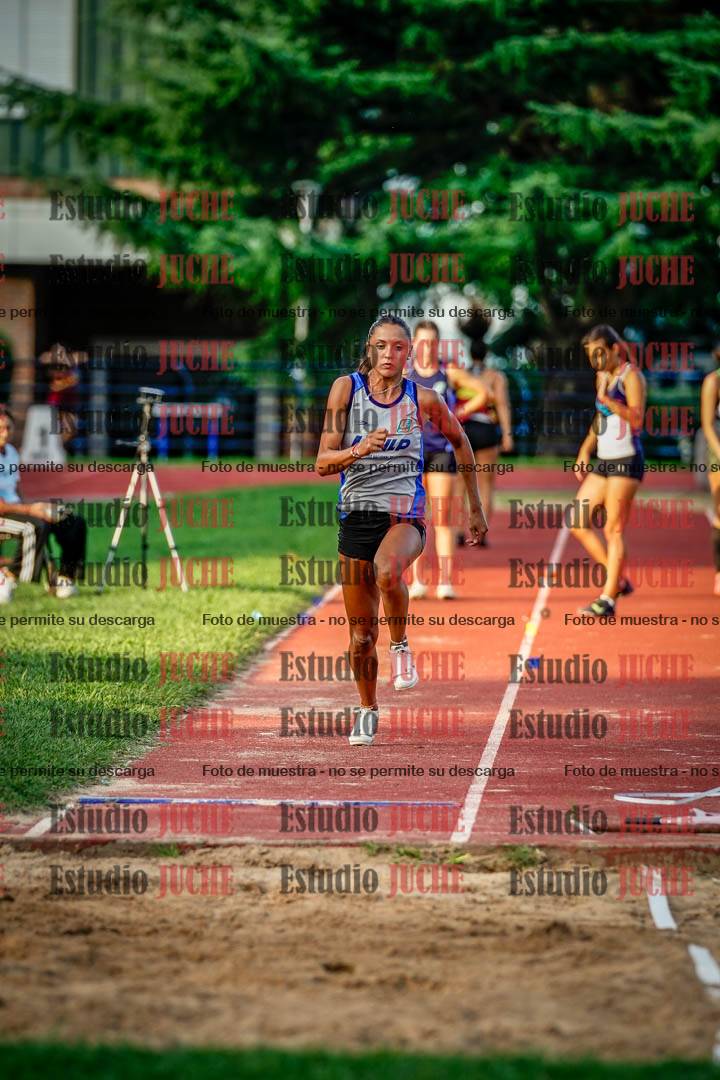 Fotos del salto en largo de mujeres