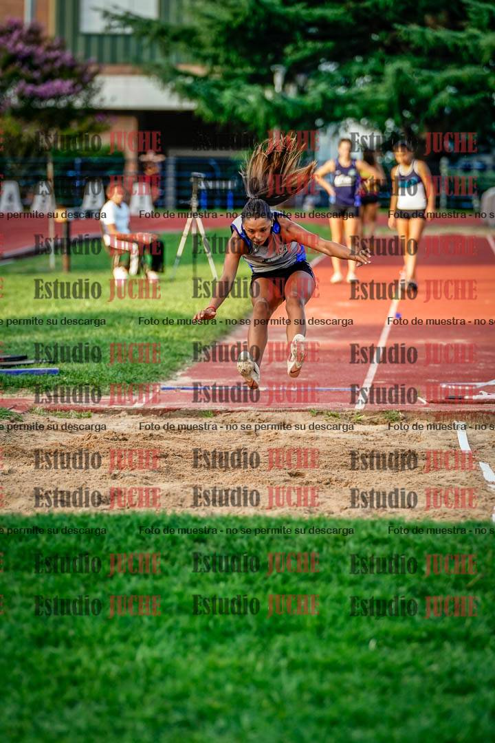 Fotos del salto en largo de mujeres