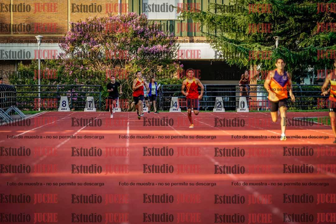 Fotos de los 400 m llanos de varones