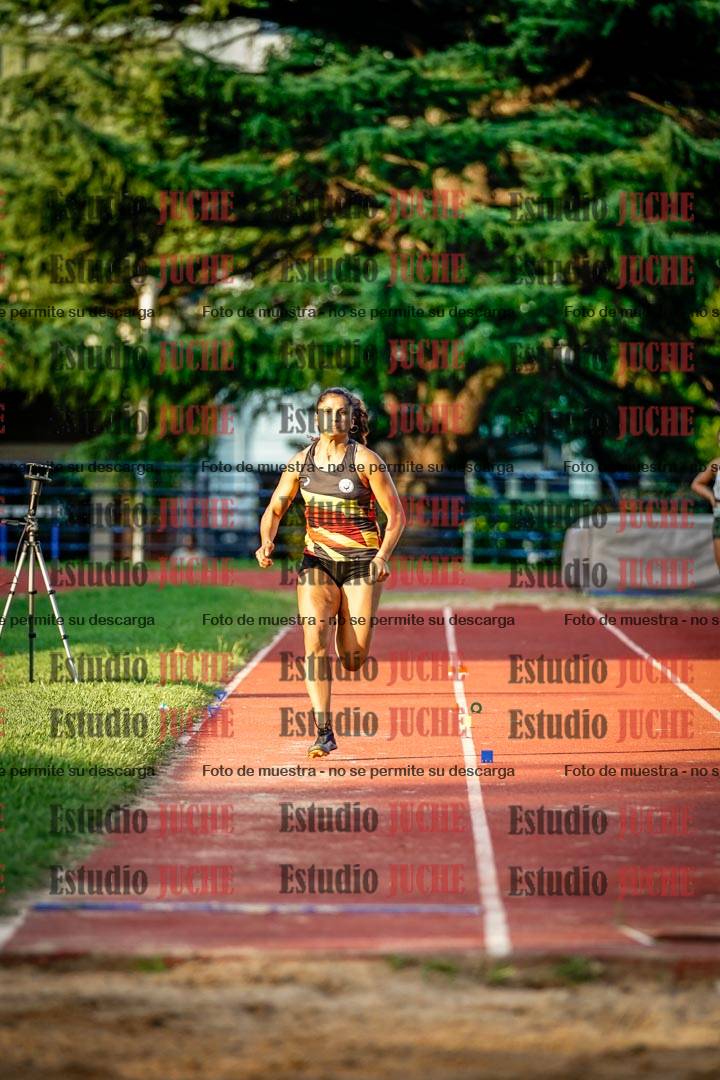 Fotos del salto en largo de mujeres