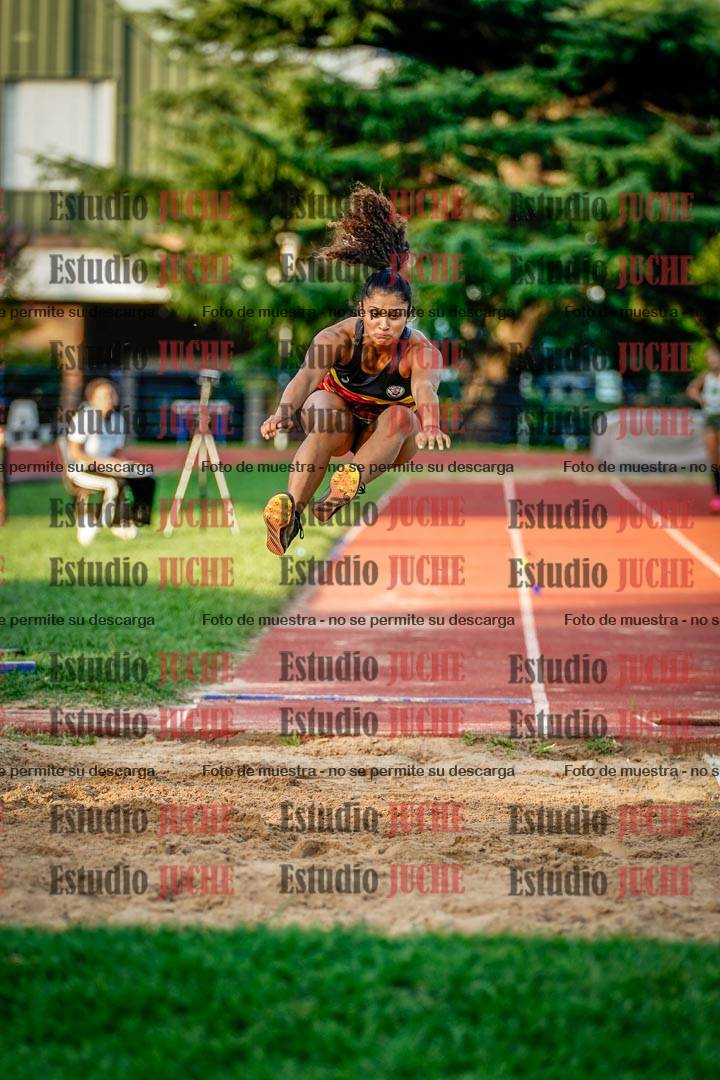 Fotos del salto en largo de mujeres