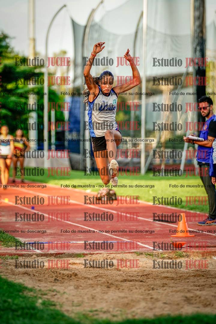 Fotos del salto en largo de mujeres
