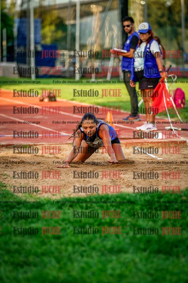 Fotos del salto en largo de mujeres
