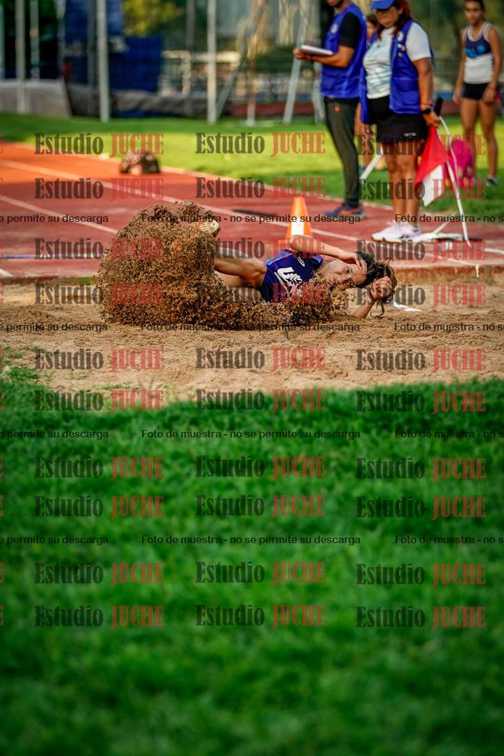 Fotos del salto en largo de mujeres