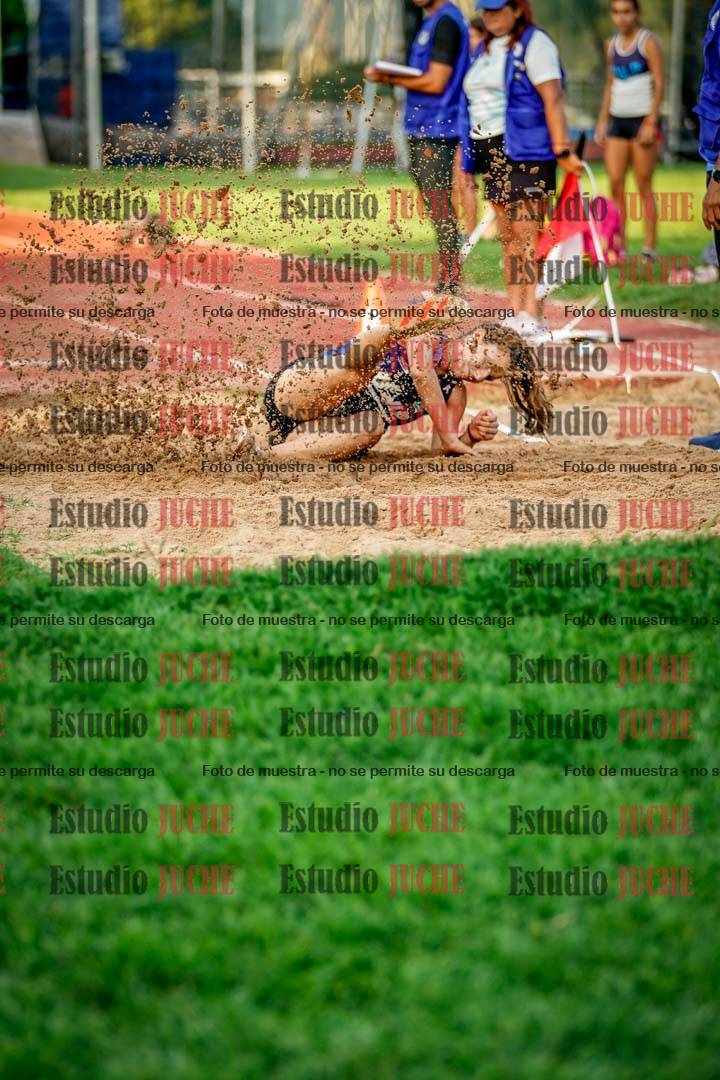 Fotos del salto en largo de mujeres
