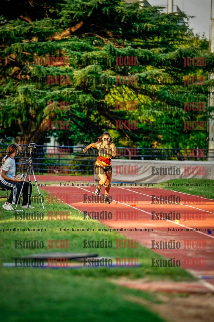 Fotos del salto en largo de mujeres