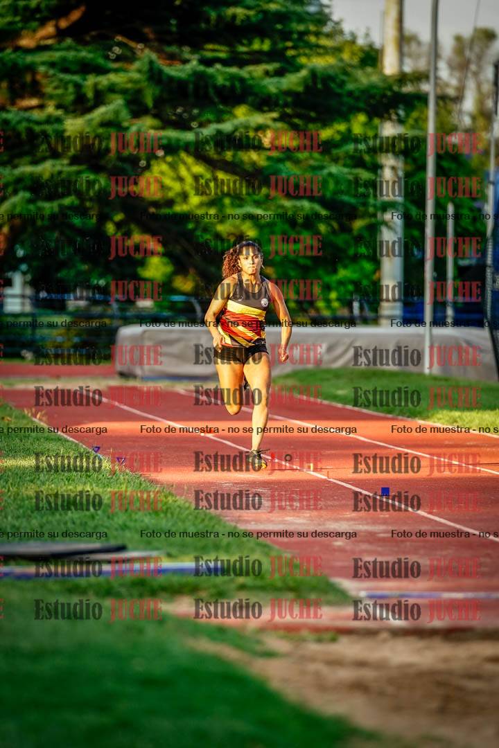 Fotos del salto en largo de mujeres