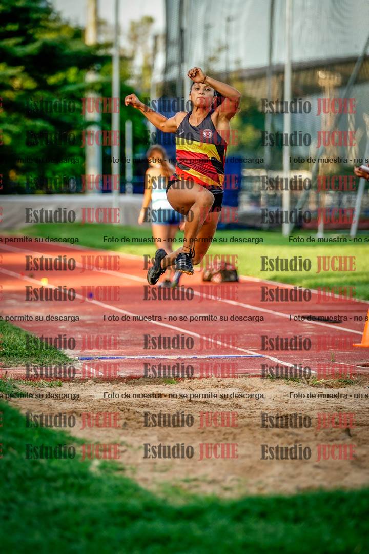 Fotos del salto en largo de mujeres