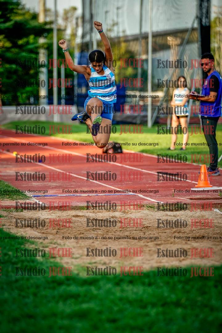 Fotos del salto en largo de mujeres