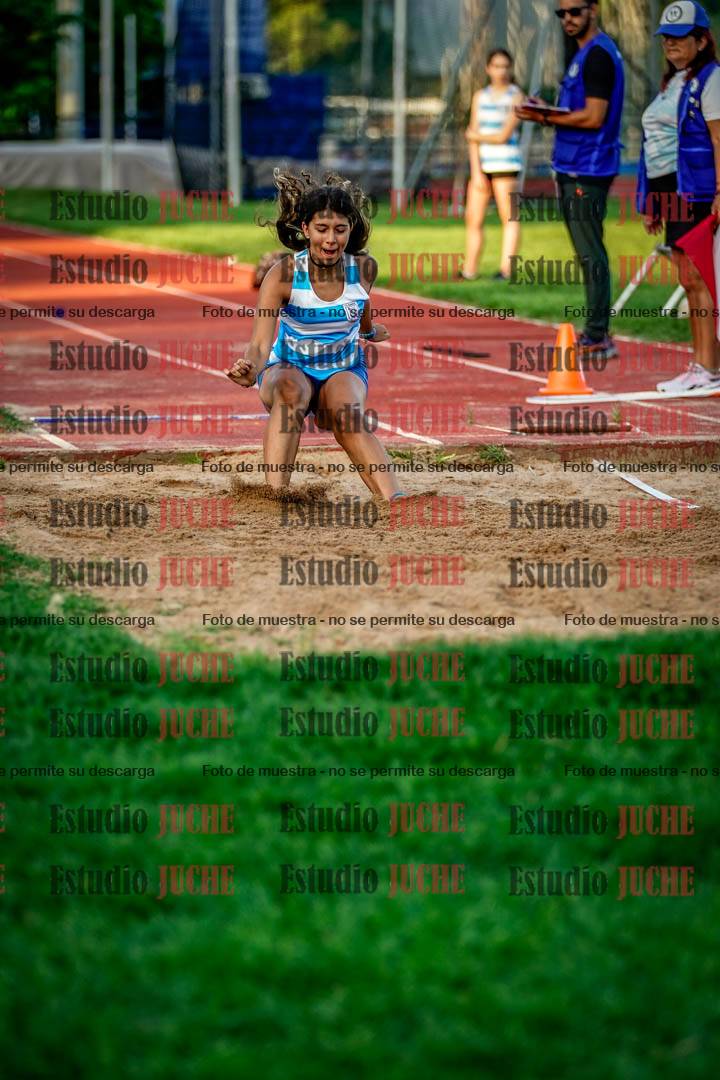 Fotos del salto en largo de mujeres