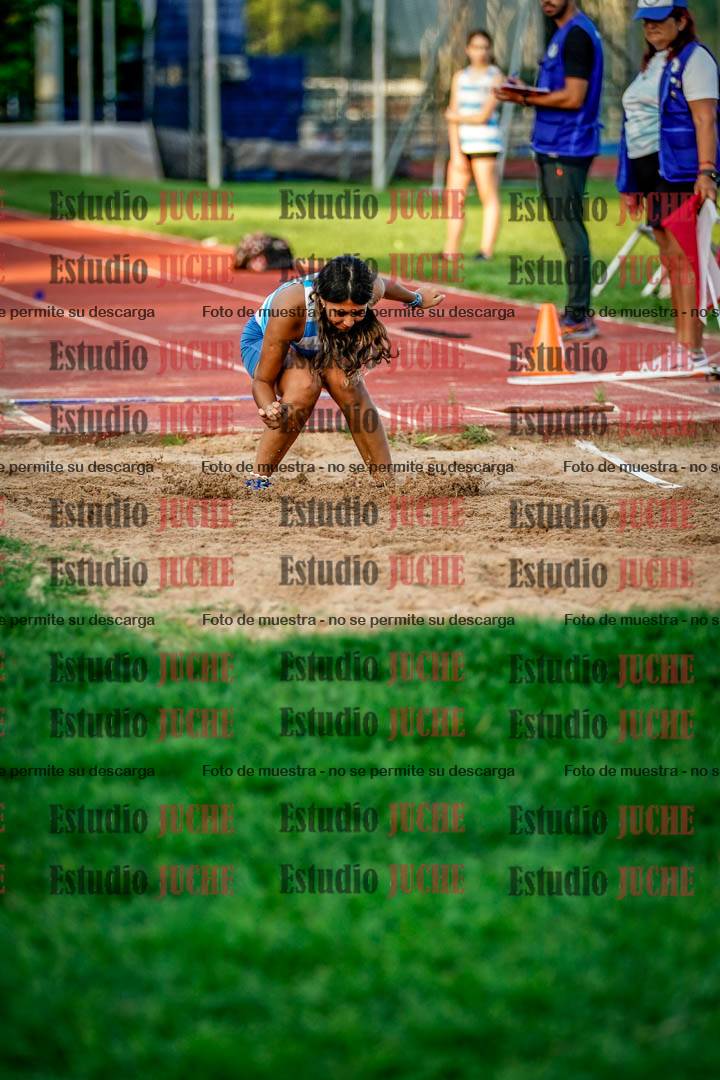 Fotos del salto en largo de mujeres