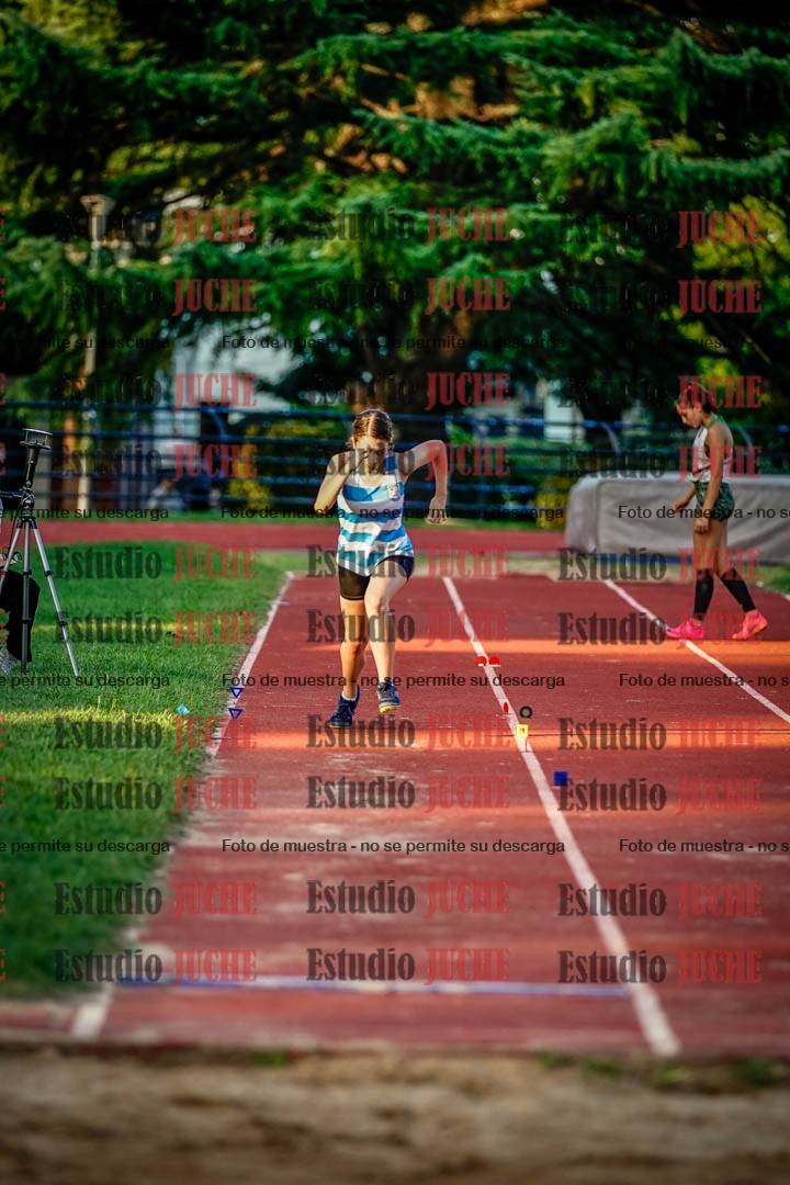 Fotos del salto en largo de mujeres