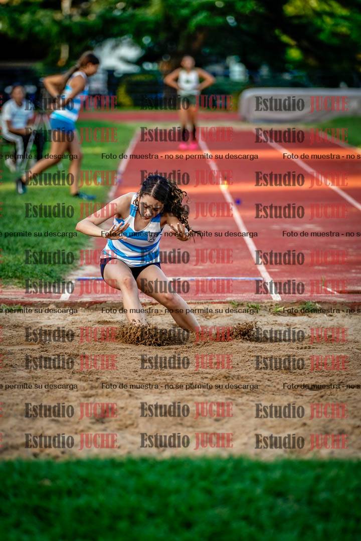 Fotos del salto en largo de mujeres