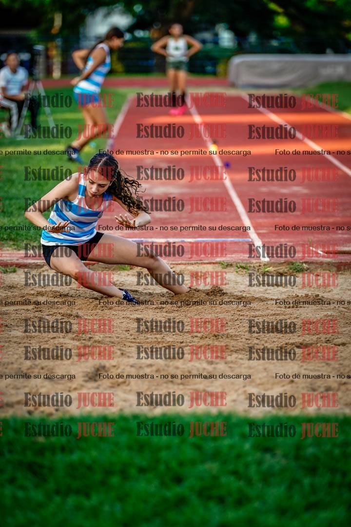 Fotos del salto en largo de mujeres
