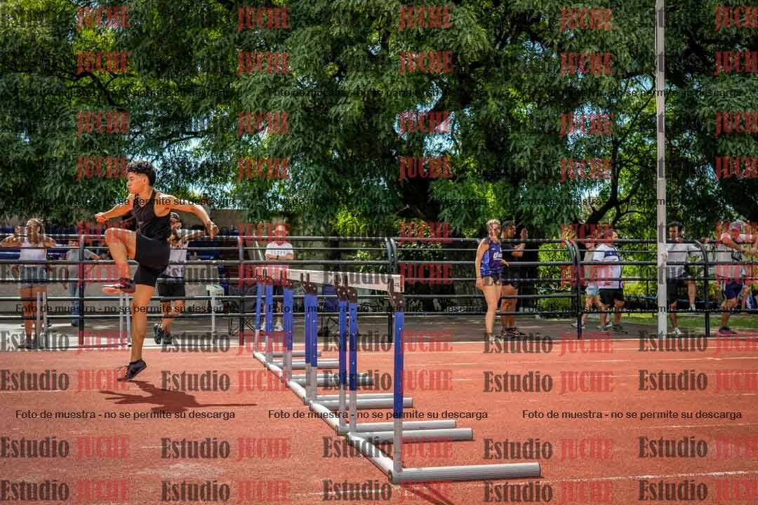 Fotos de los 400 m con vallas de varones