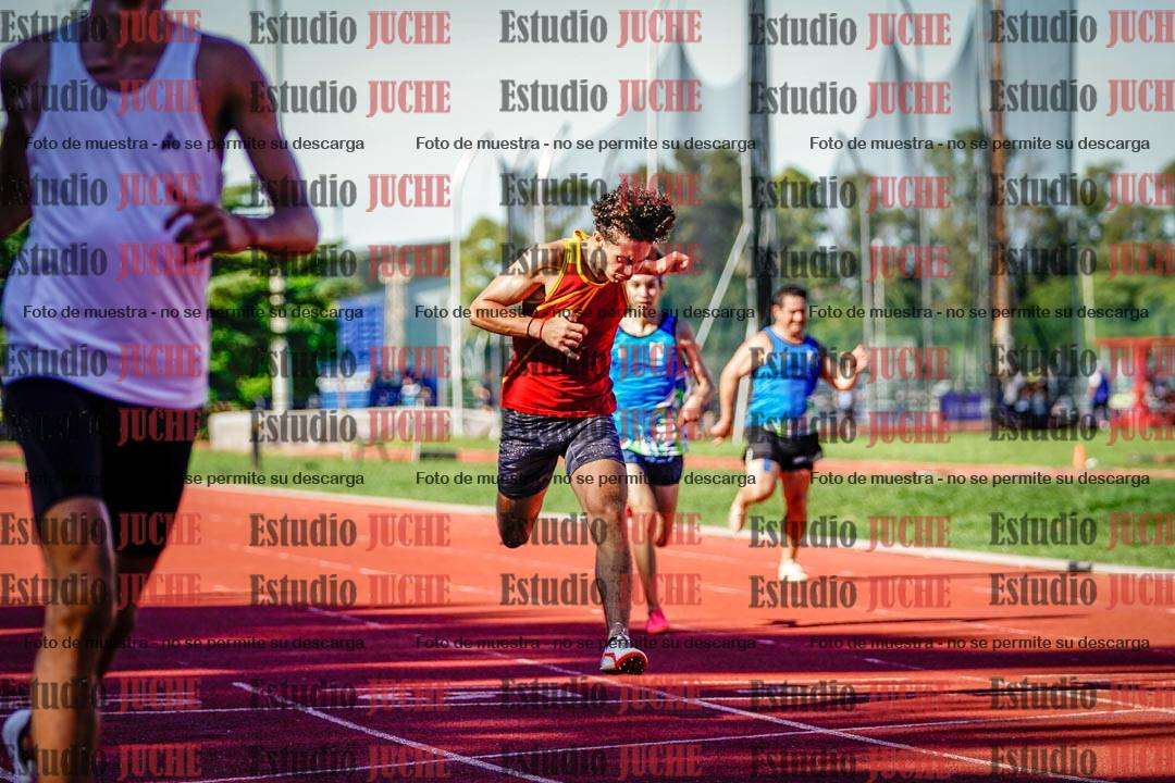 Fotos de los 200 m llanos de varones