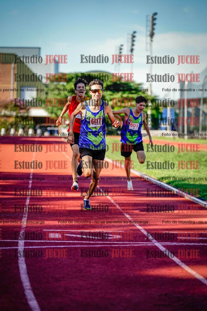 Fotos de los 600 m llanos de varones