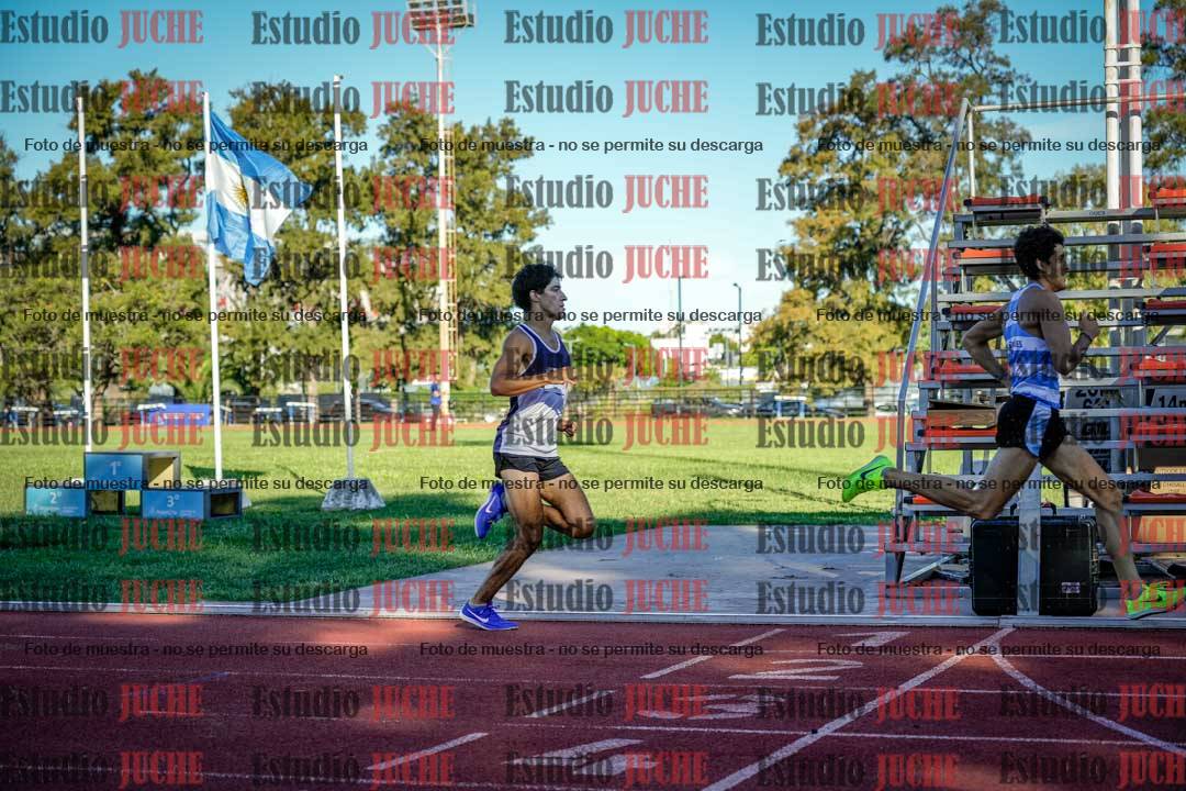 Fotos de los 800 m llanos de varones