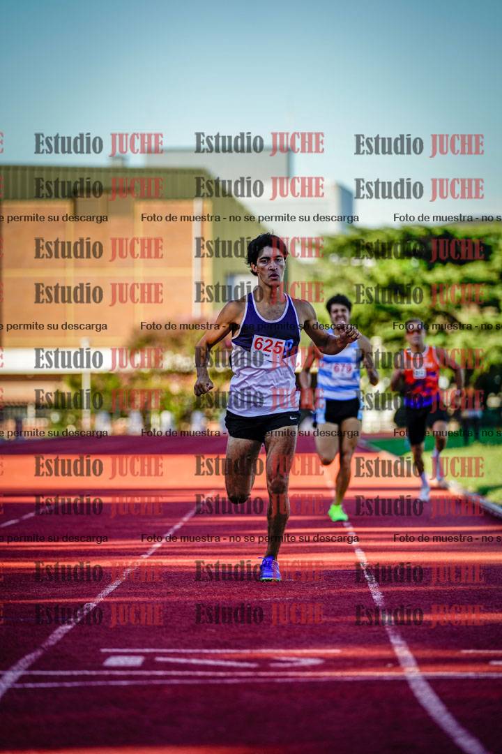 Fotos de los 800 m llanos de varones