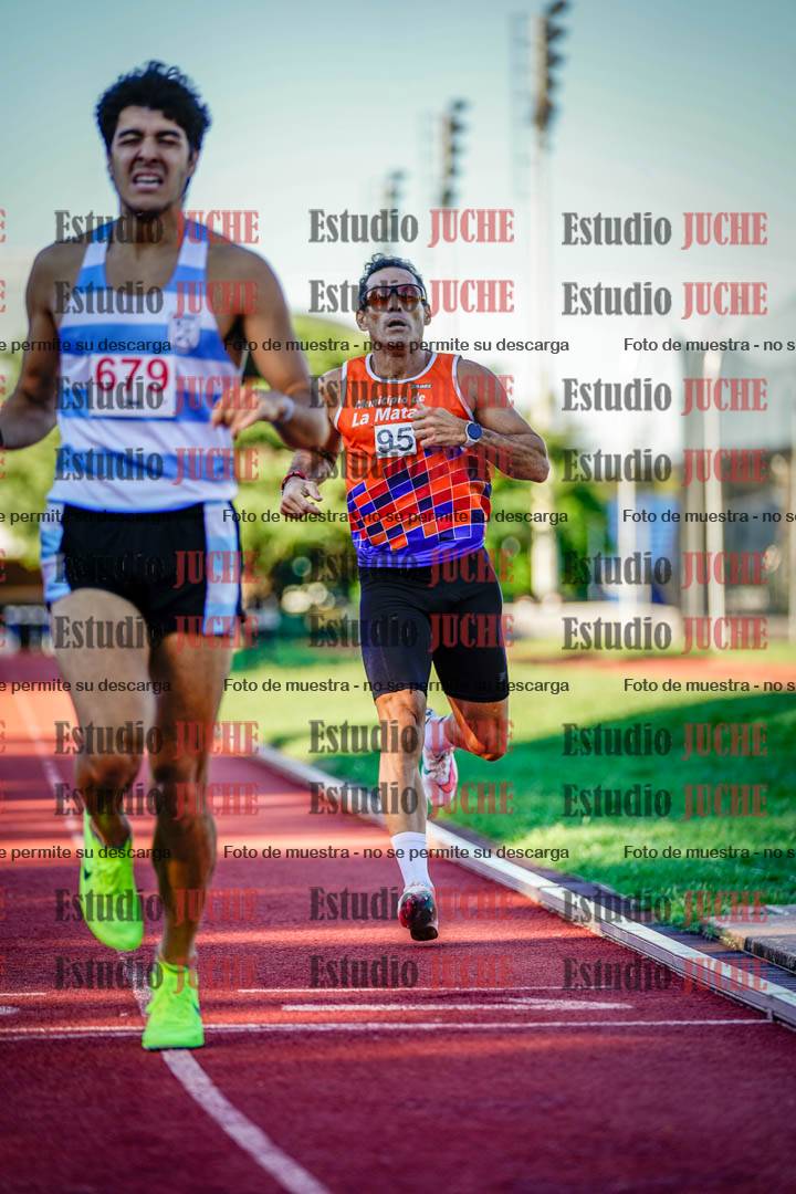 Fotos de los 800 m llanos de varones