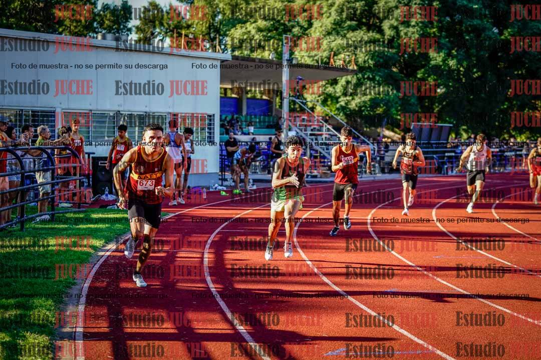 Fotos de los 800 m llanos de varones