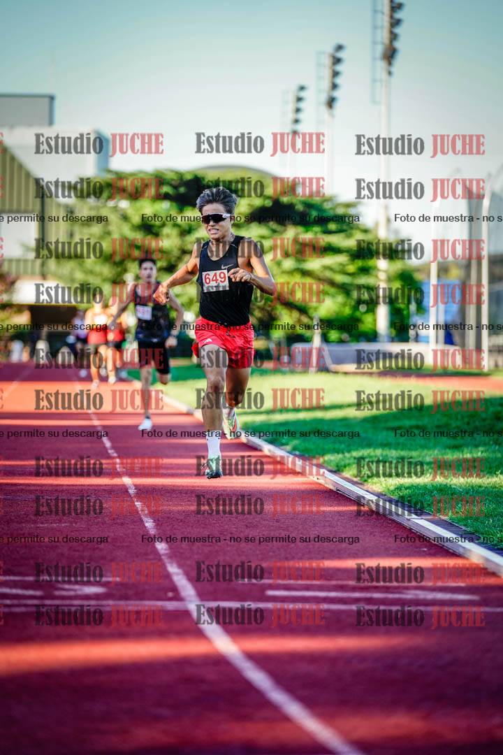 Fotos de los 800 m llanos de varones