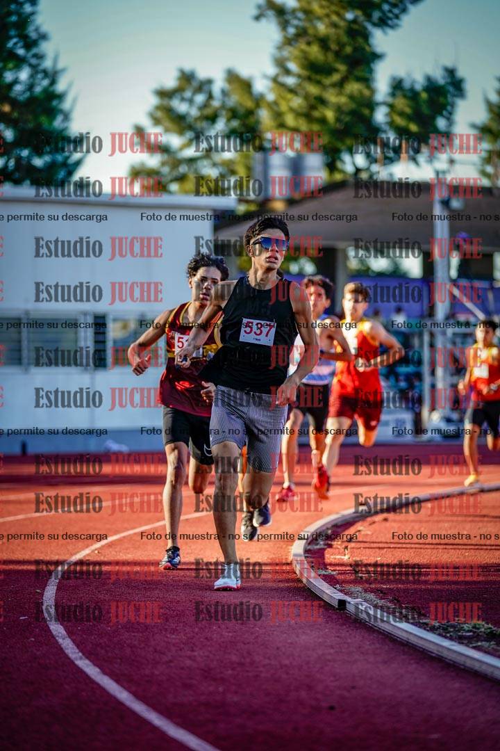 Fotos de los 800 m llanos de varones